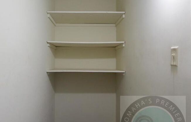 2 beds, 1 bath, 900 sqft, $845, Unit BG/13