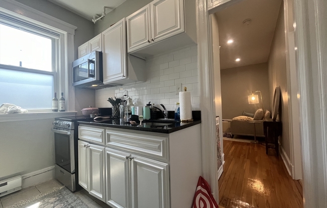 2 beds, 1 bath, $3,795, Unit 25