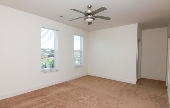 1 bed, 1 bath, 826 sqft, $1,349