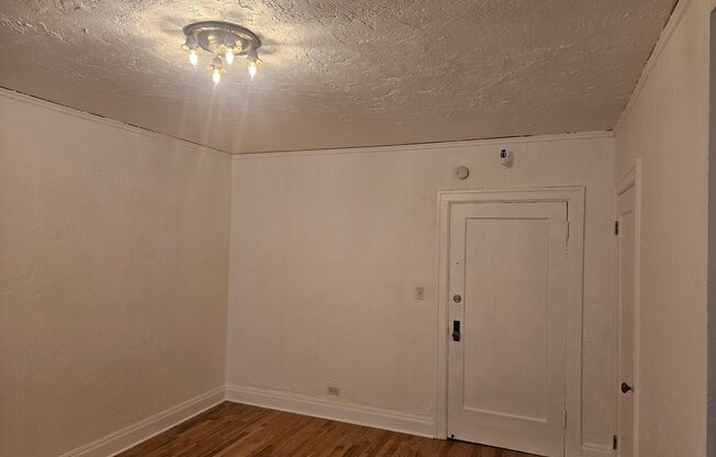 Studio, 1 bath, 308 sqft, $1,129, Unit 06