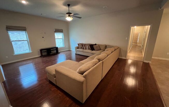 3 beds, 2 baths, $2,100