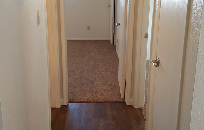 2 beds, 1 bath, 969 sqft, $1,565, Unit 121