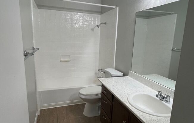 2 beds, 1 bath, 950 sqft, $1,515, Unit 37