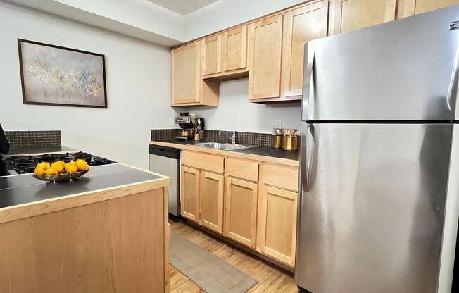 2 beds, 1 bath, 820 sqft, $1,399, Unit BOU-215