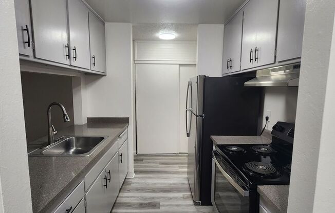 1 bed, 1 bath, 750 sqft, $1,450, Unit 14