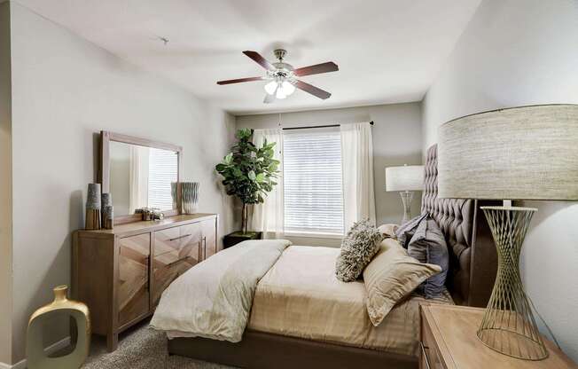 1 bed, 1 bath, 806 sqft, $1,356