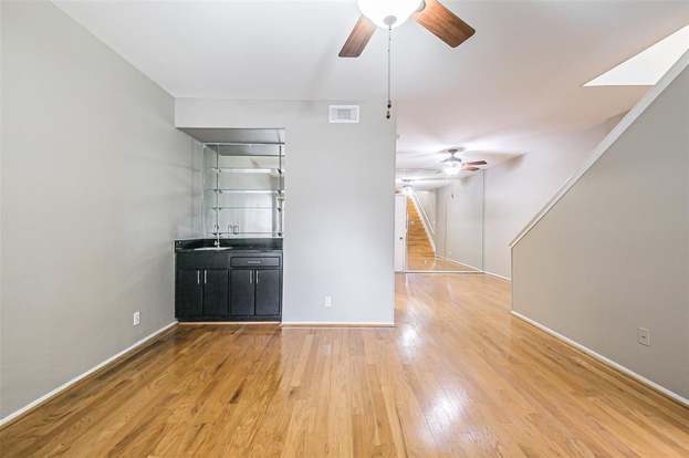 2115 WAUGH DR