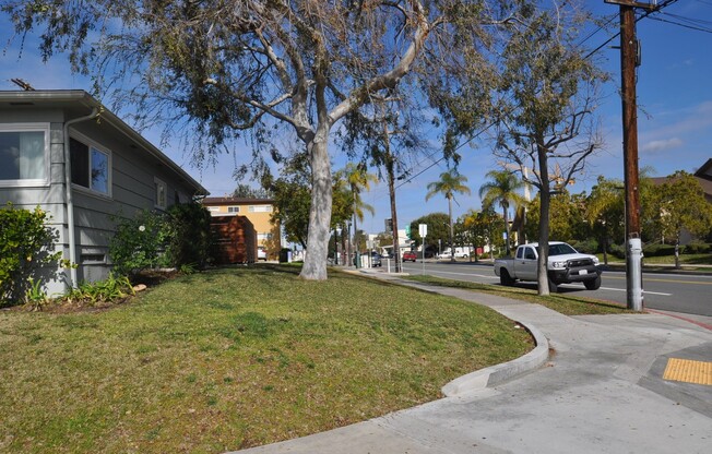 HUGE House!! CLOSEST to Campus!