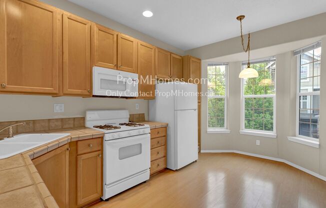 NEW PHOTOS/Video! Charming Two Bedroom Townhouse in the Heart of Lake Forest