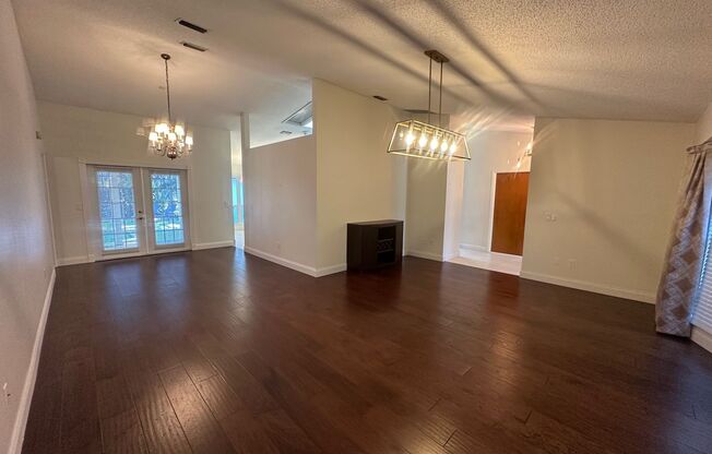 Must see spacious 4/2 home in beautiful Wekiva Springs Community