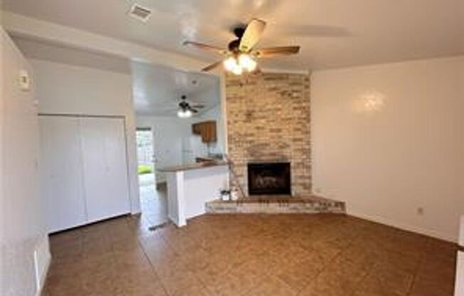 2 Bed / 1 Bath Duplex Unit In Killeen