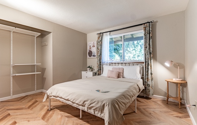 242 W LK SAMMAMISH PKWY SE