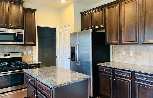 17 Barcelona St - Available Soon – 4 BD 2.5 BTH