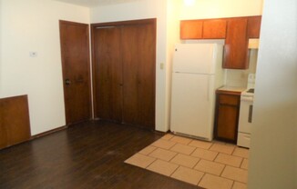 1 bed, 1.5 baths, 630 sqft, $795, Unit E