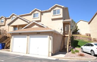 Corner 3 bed, 2.5 Bath Townhome in District 20!