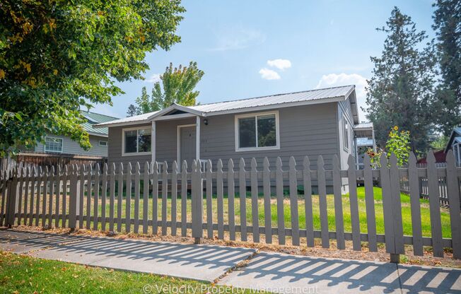 Bright and spacious 2 bedroom home!