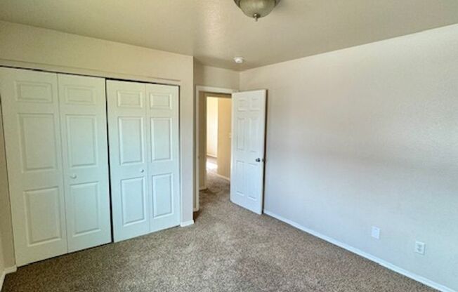 3 beds, 1 bath, $2,000, Unit UNIT D