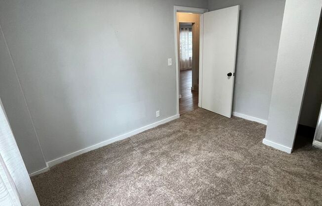 2 beds, 1 bath, $1,895