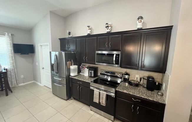4 beds, 2 baths, 1,930 sqft, $2,500