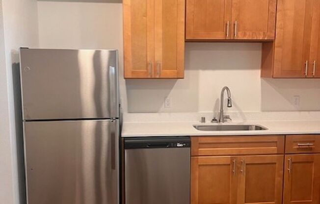 2 beds, 1 bath, 800 sqft, $1,549, Unit 10