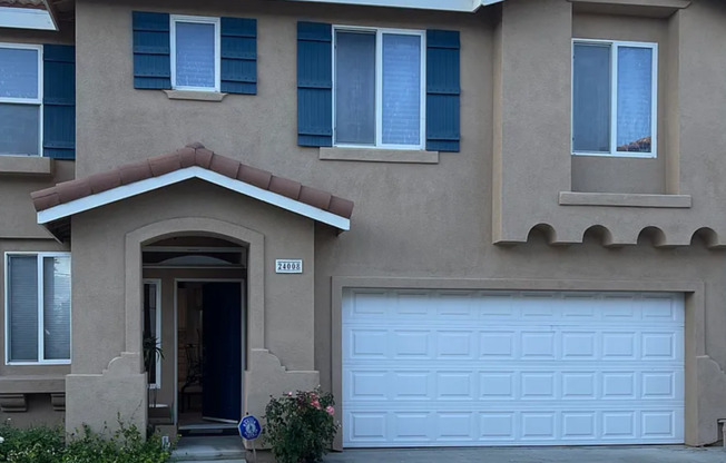 Lomita 2 story Beautiful 4 bdrm home for lease!!!!!