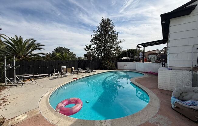 5659-5661 Dorothy Way