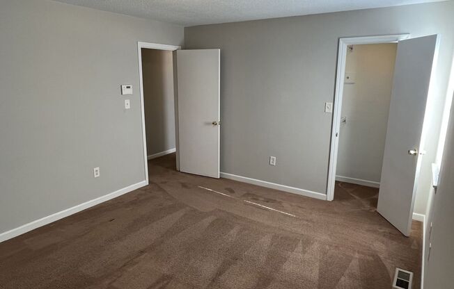 2 beds, 1 bath, $1,300