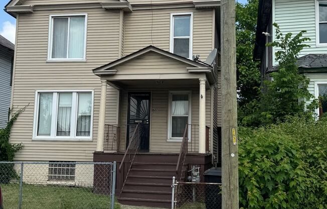 4 Bedroom spacious Colonial, mins from Downtown Detroit