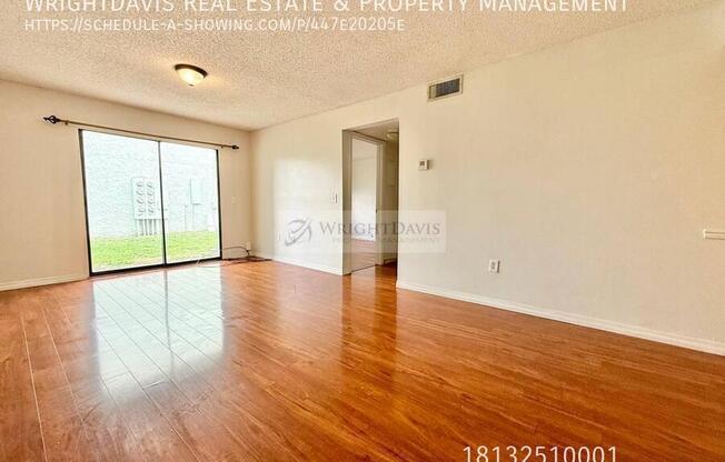5024 TERRACE PALMS CIR
