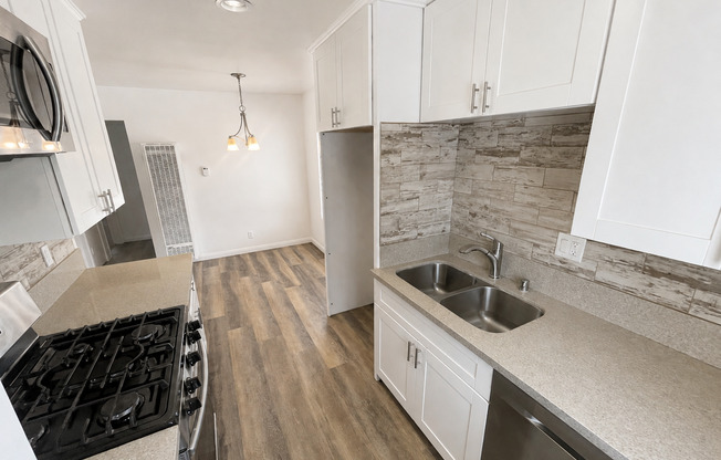 2 beds, 1 bath, $2,500, Unit 110