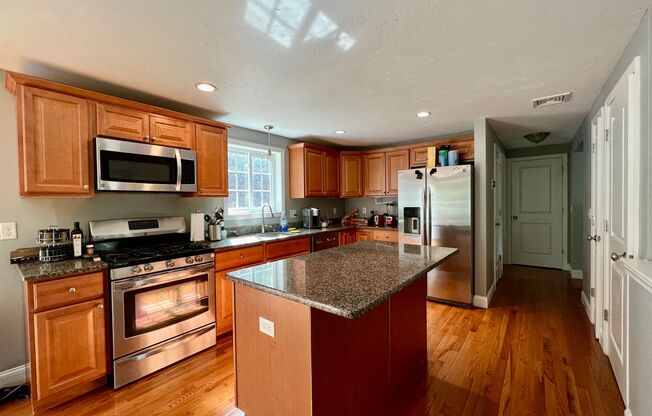 AVAIL. NOW: 3 BED/2.5 BATH SINGLE FAMILY (PLYMOUTH, MA)