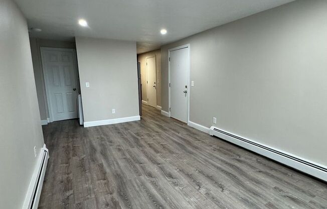 2 beds, 1 bath, 680 sqft, $2,500, Unit 15-31