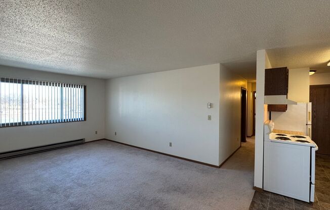 2 beds, 1 bath, 835 sqft, $695, Unit 306