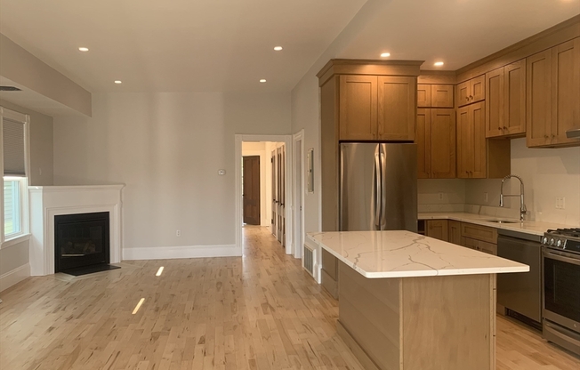 873 E 4 ST