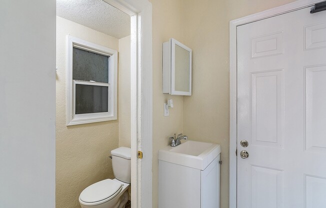 Studio, 1 bath, 121 sqft, $1,095.42, Unit 102