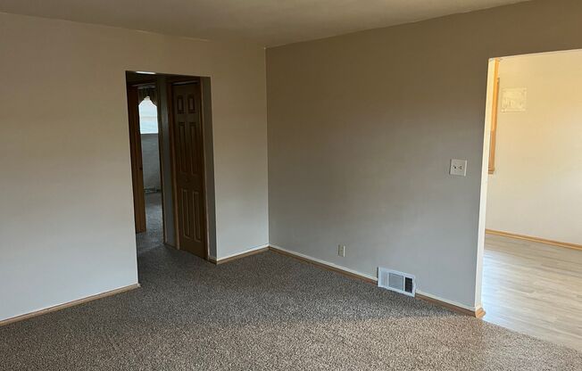 2 beds, 1 bath, $995, Unit 5875-4