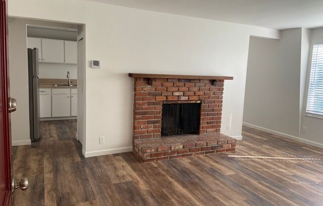 2 beds, 1 bath, 905 sqft, $1,400, Unit 5474-E