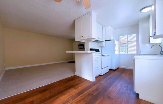 2 beds, 1 bath, $2,195, Unit 18