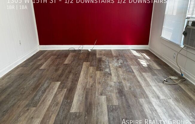 1305 W 15 ST