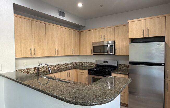 Studio, 1 bath, 638 sqft, $2,155, Unit 418