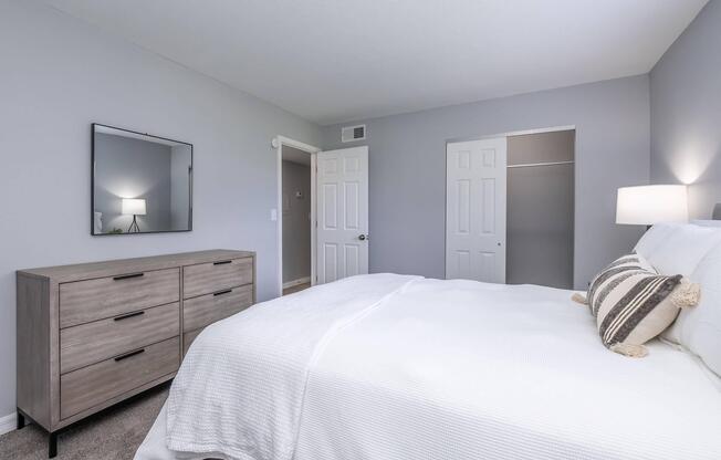 2 beds, 1 bath, 840 sqft, $1,650