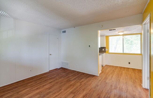 1 bed, 1 bath, 550 sqft, $1,075, Unit Unit #8