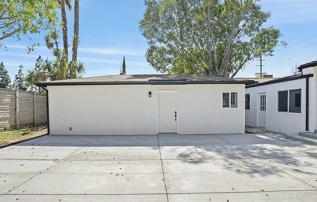 8814 HASKELL AVE