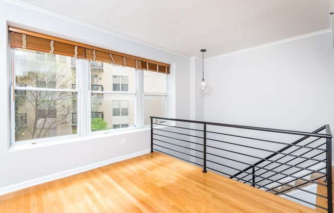 Bi-Level Logan Circle Condo | 2 Bed | 2 Bath | 900 Sf