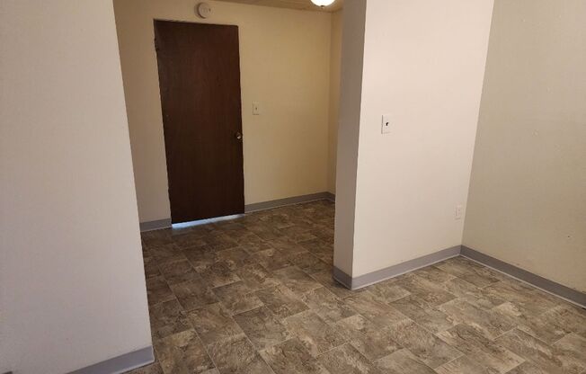 2 beds, 1 bath, 650 sqft, $895, Unit Z