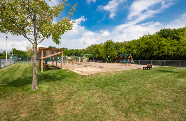 9442 BAY COLONY DR