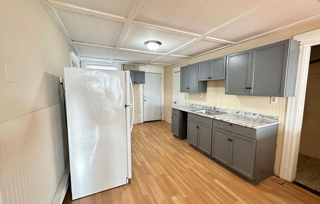 2 beds, 1 bath, $1,300, Unit 855 Main- 5L