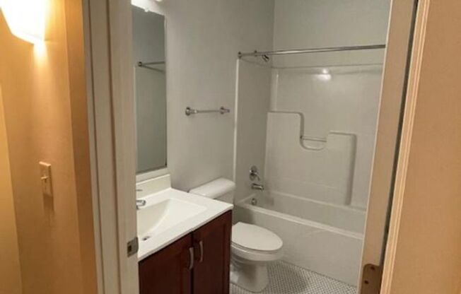 1 bed, 1 bath, 465 sqft, $1,275, Unit Apt 229