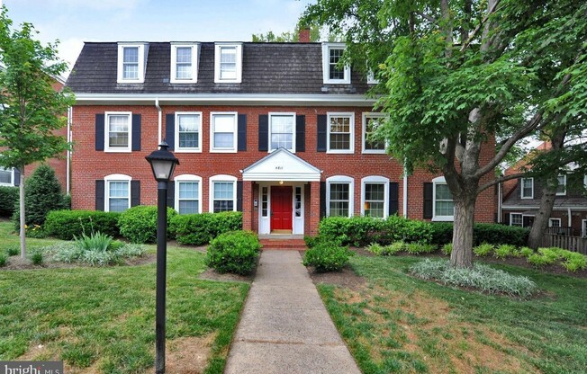 Top Floor 1/1 with Updated Kitchen & HDWD Floors