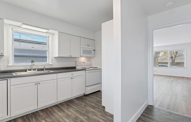 1713 18 AVE